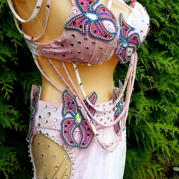 Beautiful Belly Dance Costume - Picture 4 of 17